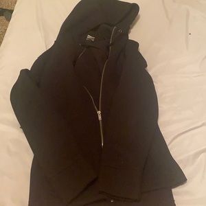 Comfortable black jacket with soft fuzz in the inside